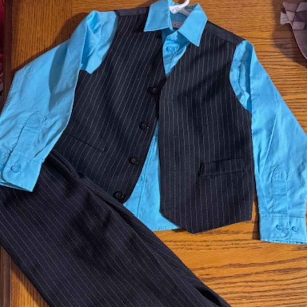 IZOD Suit Boys size 7